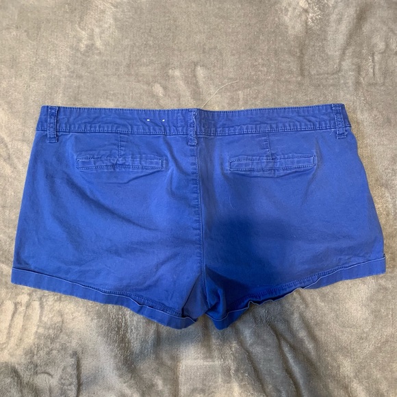 Junior’s shorts, size 17. Good condition and super cute! - Picture 2 of 3